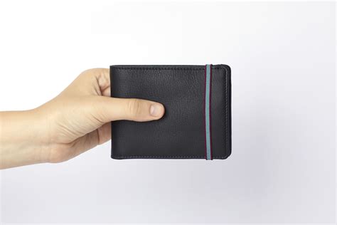 Black Minimalist Wallet With Coin Pocket by Carré Royal