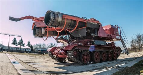 Big Wind - old Russian T34 tank with 2 jet engines from a MiG-21 used as firefighting vehicle ...