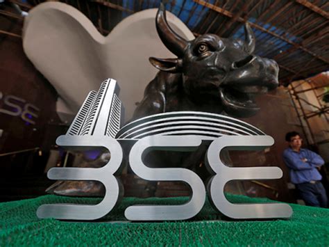 Sensex Today | Live Updates on The Economic Times: Sensex continues its forward march, shoots up ...