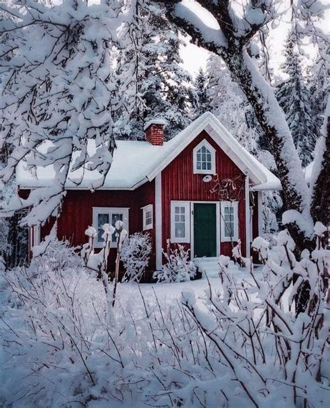 Pin tillagd av Stefi på Red Winter | Lantliga stugor, Drömhus, Arkitektur