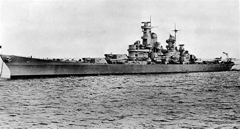 USS Iowa (BB-61) photographed in 1943 shortly after her 22 February commissioning shows how the ...