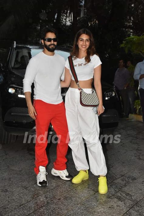 Varun Dhawan and Kriti Sanon spotted at Maddock office Photo