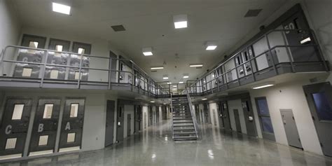 Poor Medical Care Leads To Preventable Deaths In Illinois Prisons | WBEZ