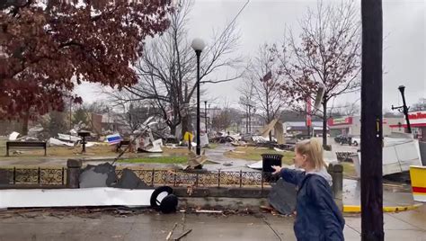 Hopkinsville, Kentucky sees damage from New Year's storms