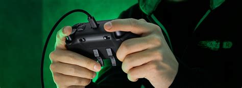 Razer Wolverine V2 Chroma Gaming Controller for Xbox Series X|S ...