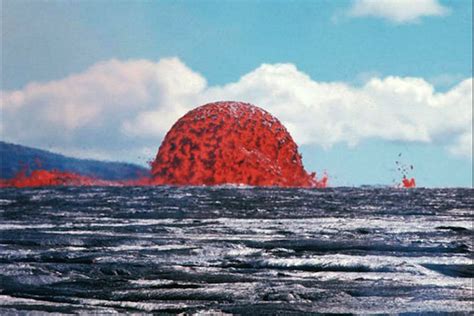 どこまで火山活動は拡大するのか ： スウェーデンでは海底火山の噴火、日本では250年ぶりの硫黄山の活動、ハワイではキラウエアのマグマが臨界かとも言われ、バヌアツでは噴火で島が再生不能に ...