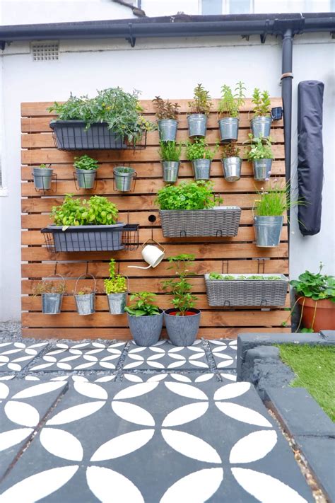 21 Inspiring Outdoor Wall Decor Ideas with Good Vibes for 2023