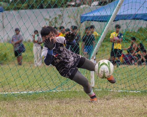 Mastering the Basics: 5 Essential Goalkeeping Tips for Beginners