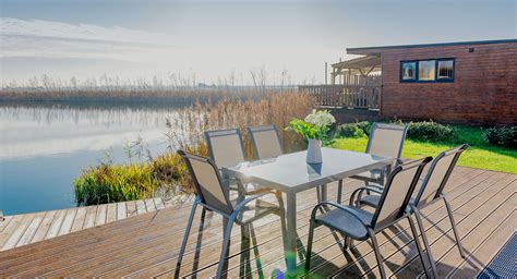 A luxury fishing lodge with a private hot tub? - Head Fen Country Retreat