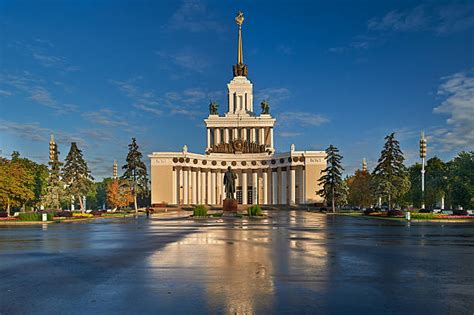 190+ Lenin Statue Moscow Russia Stock Photos, Pictures & Royalty-Free ...