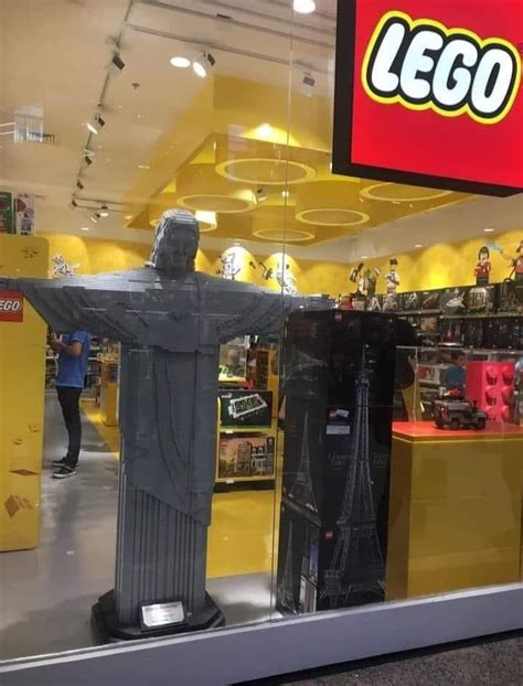 Alex Dwyer on Twitter: "Christ the Redeemer made from Legos."