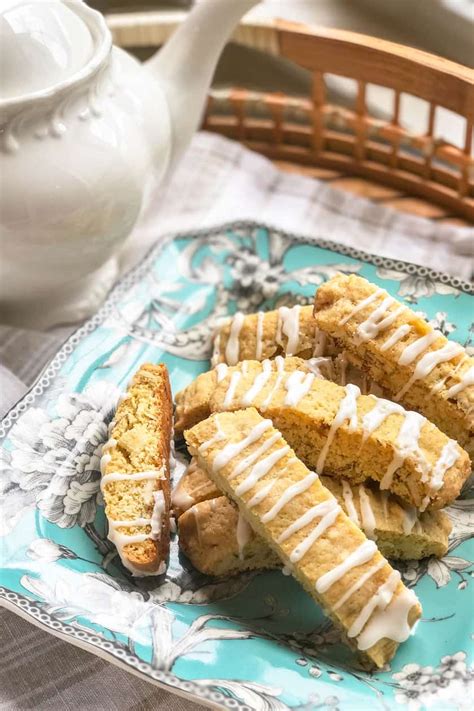 Lemon Biscotti with Almond and Vanilla - 31 Daily