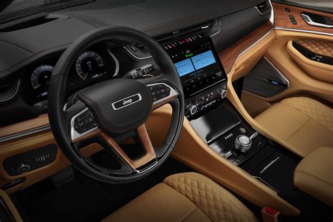 Interior and Exterior Gallery - 2023 Jeep Grand Cherokee | Jeep Canada