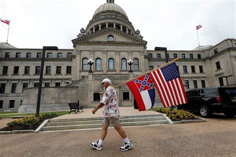 Mississippi lawmakers vote to remove rebel emblem from flag - cleveland.com