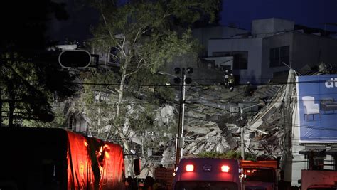 Mexico City earthquake: Rescuers dig through night for survivors; 217 dead