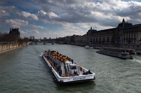VIDÉO - Paris : pourquoi les bateaux-mouches s'appellent ainsi