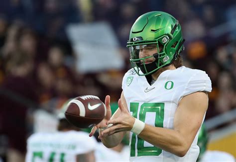 Top 10 Quarterbacks in the 2020 NFL Draft: No. 3 Justin Herbert, Oregon - Page 2