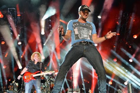 Behind the Song: Luke Bryan, 'Country Girl (Shake It for Me)'