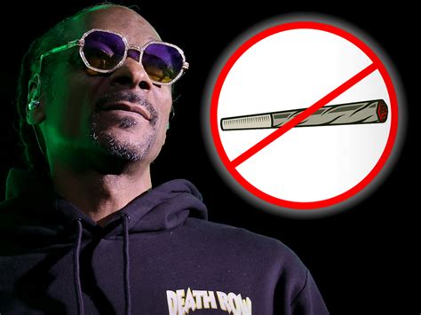 Snoop Dogg Says He's Giving Up Smoking After Consulting With His Family