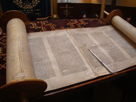 File:Open Torah, the Jewish Holy Book.jpg - Wikimedia Commons