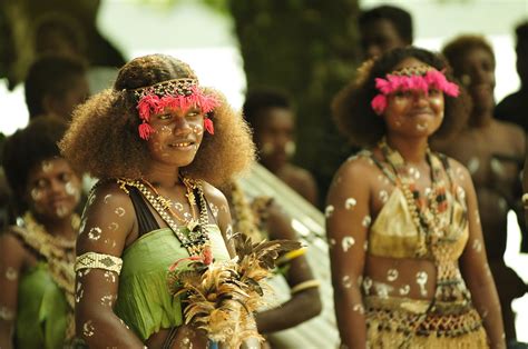 Girl from the island of Ngella in the Solomon Islands | Melanesian people, Indigenous americans ...