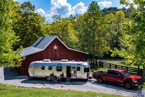 Airstream - The Classic 33FB offers every comfort of home...