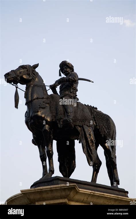 Kempegowda statue hi-res stock photography and images - Alamy