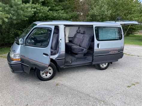 1991 Toyota HiAce Super Custom Is the Real-Deal 4x4 Van Fit for an ...