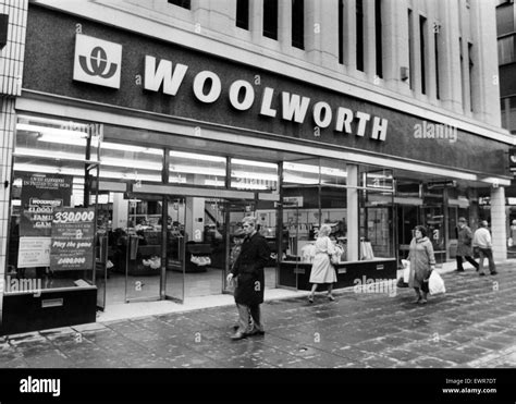 Woolworth Department Store, Northumberland Street, Newcastle, 4th August 1984 Stock Photo - Alamy