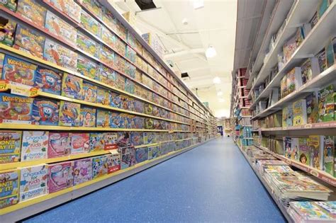 Smyths Farnborough toy superstore celebrates opening with grand launch party - Get Surrey