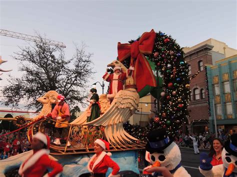 Universal Studios Orlando Celebrates Christmas With Music, Parades and ...