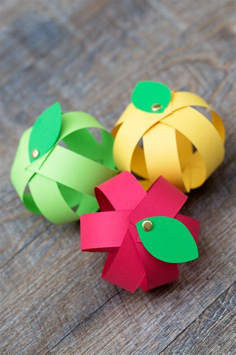 Paper Apple Craft for Kids | Apple craft, Easy fall crafts, Fall crafts for kids