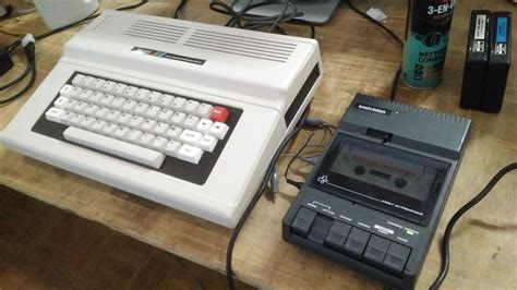 Un stand avec le TRS-80 Color Computer 2 par Tandy | Flickr