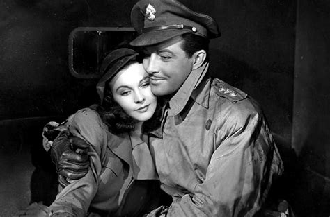 Vivien Leigh and Robert Taylor in Waterloo Bridge (1940) | Romantic movies, Best romantic movies ...