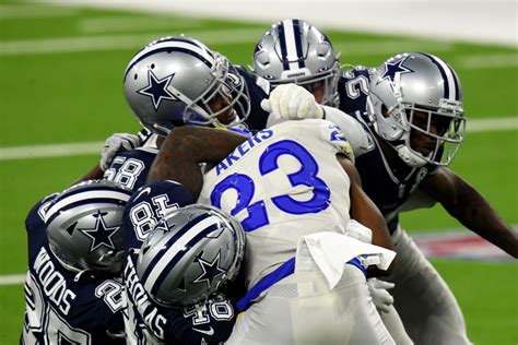 Dallas Cowboys: What happened to the defense?