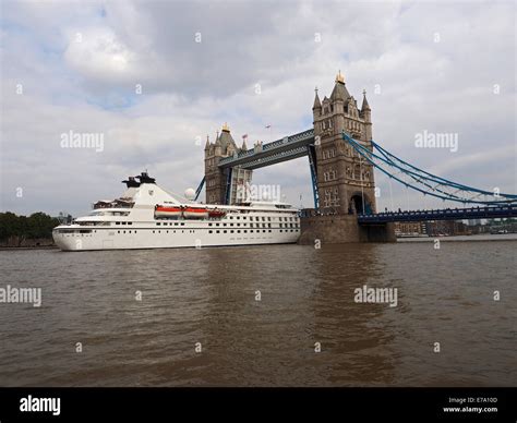 Cruise ship passing through Tower Bridge on the River Thames Stock ...