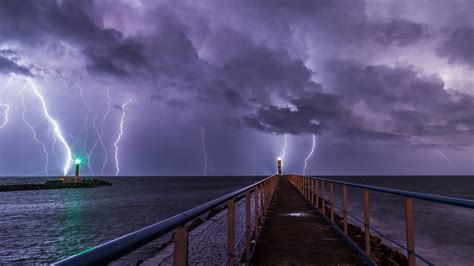 Esitellä 80+ imagen lightning at sea - abzlocal fi