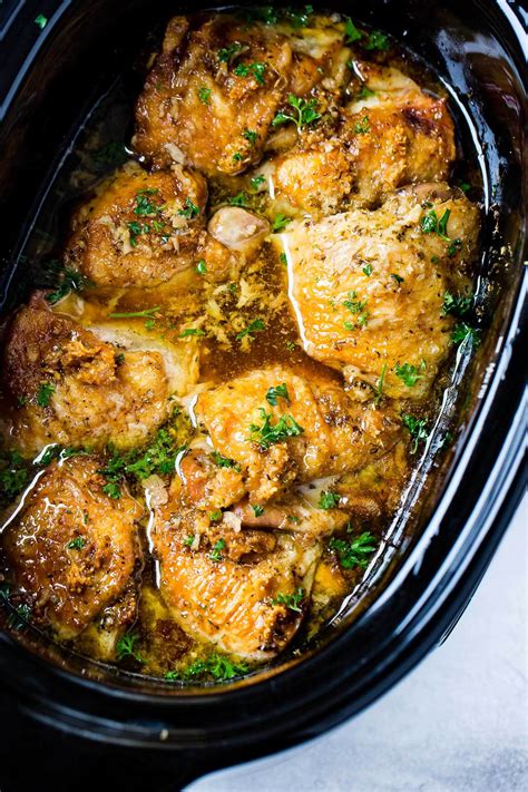 chicken and slow cooker recipe Garlicky slow cooker chicken recipe (super easy!)- oh sweet basil ...