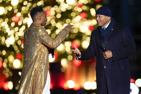 PHOTOS: Biden helps light National Christmas Tree near White House - WTOP News