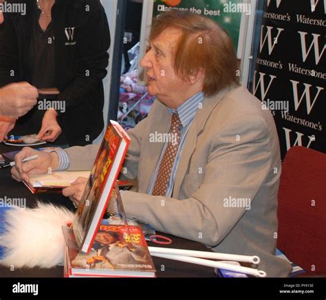 Liverpool,Uk The Late kenn dodd book signing in Liverpool Waterstones credit Ian Fairbrother ...