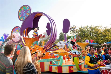 ‘Mickey’s Soundsational Parade’ Debuts Tomorrow « Disney Parks Blog