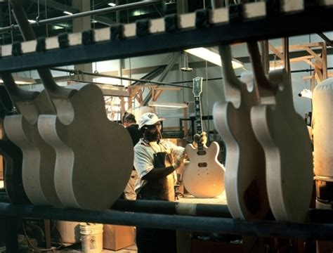 Gibson Guitar Factory in Memphis, Tennessee - Kid-friendly Attractions | Trekaroo