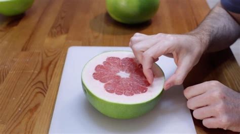 How to eat a Pomelo | Pomelo Citrus Fruit Taste Test