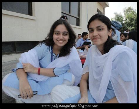 Pakistani girls pictures gallery: pakistani school girls pictures