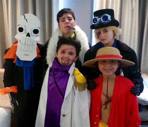 Family Cosplayed as One Piece Characters : r/OnePiece