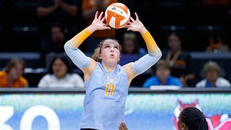 Tennessee volleyball falls to Texas in NCAA Regional Semifinals | wbir.com