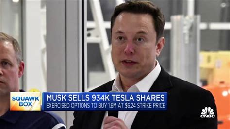 Elon Musk sells 934,000 Tesla shares