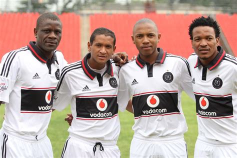 DISKIOFF: adidas and Orlando Pirates take players to the Durban fans