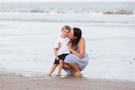 10 Tips for Creating Amazing Family Portraits at the Beach - In Focus