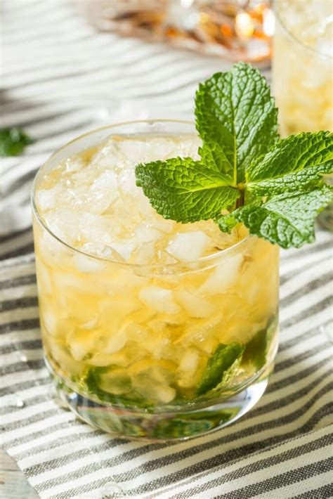 17 Best Summer Whiskey Cocktails and Drinks - Insanely Good